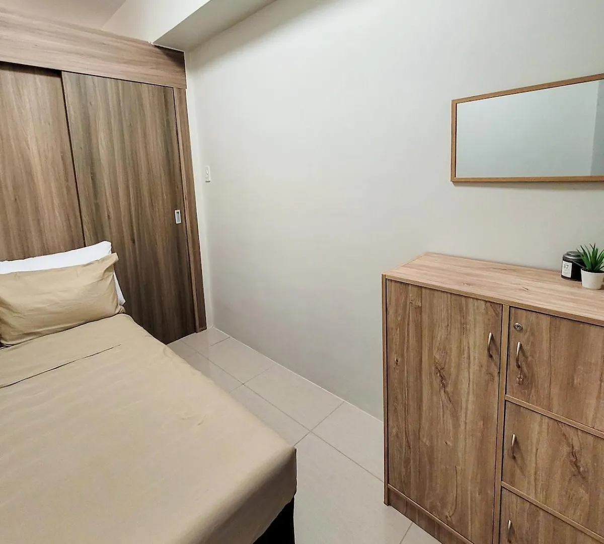 An-Dy'S Point, Field Residences Manila 0*,  Philippines
