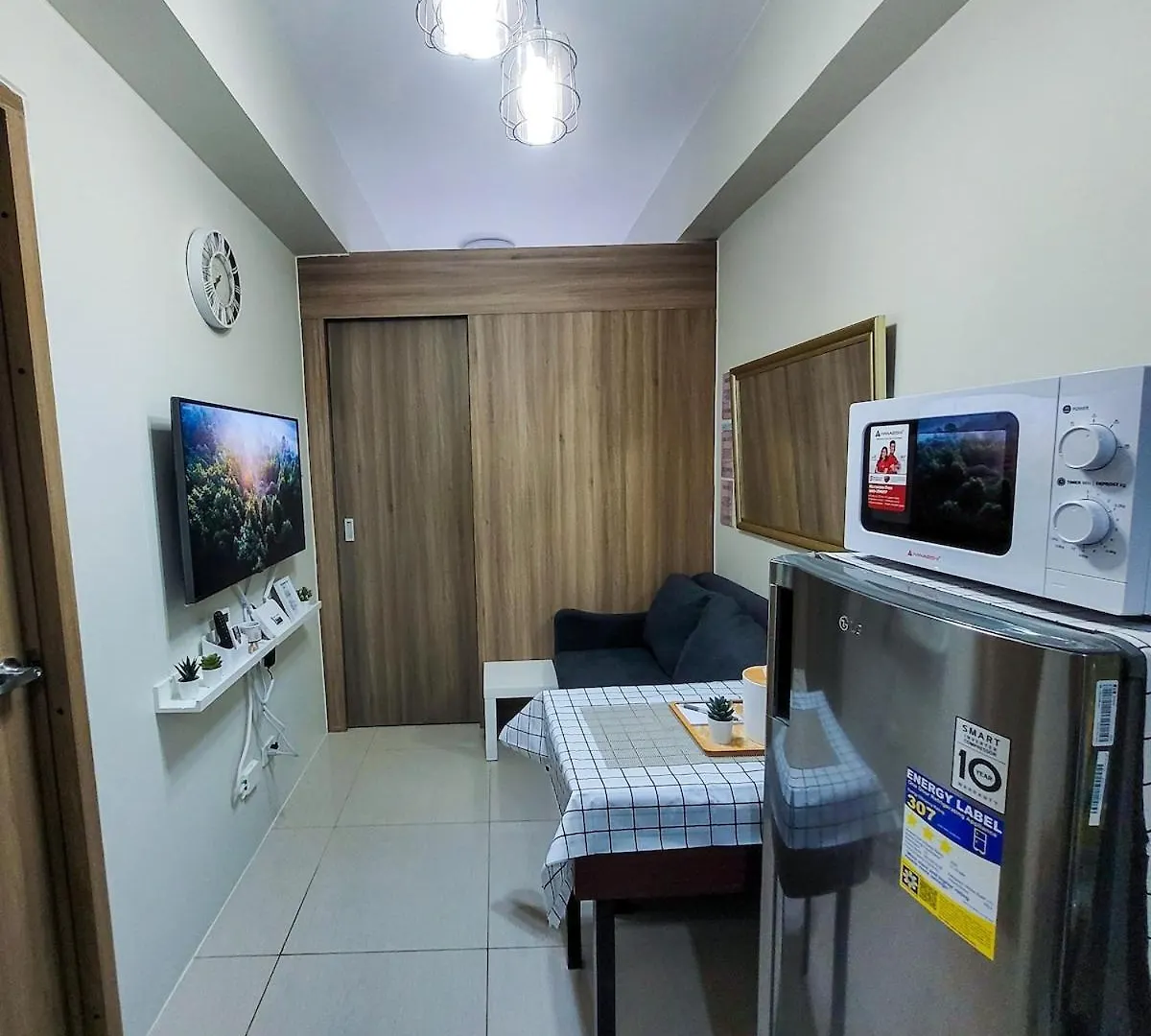 An-Dy'S Point, Field Residences Manila Apartment