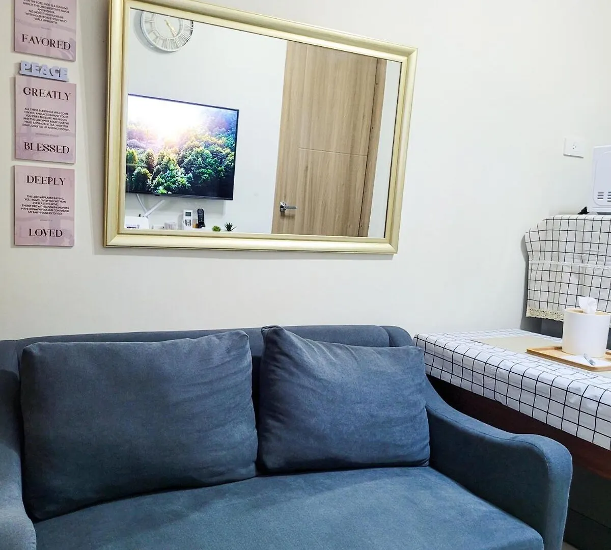 An-Dy'S Point, Field Residences Manila