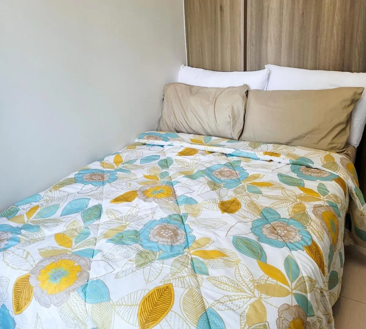 An-Dy'S Point, Field Residences Manila Philippines