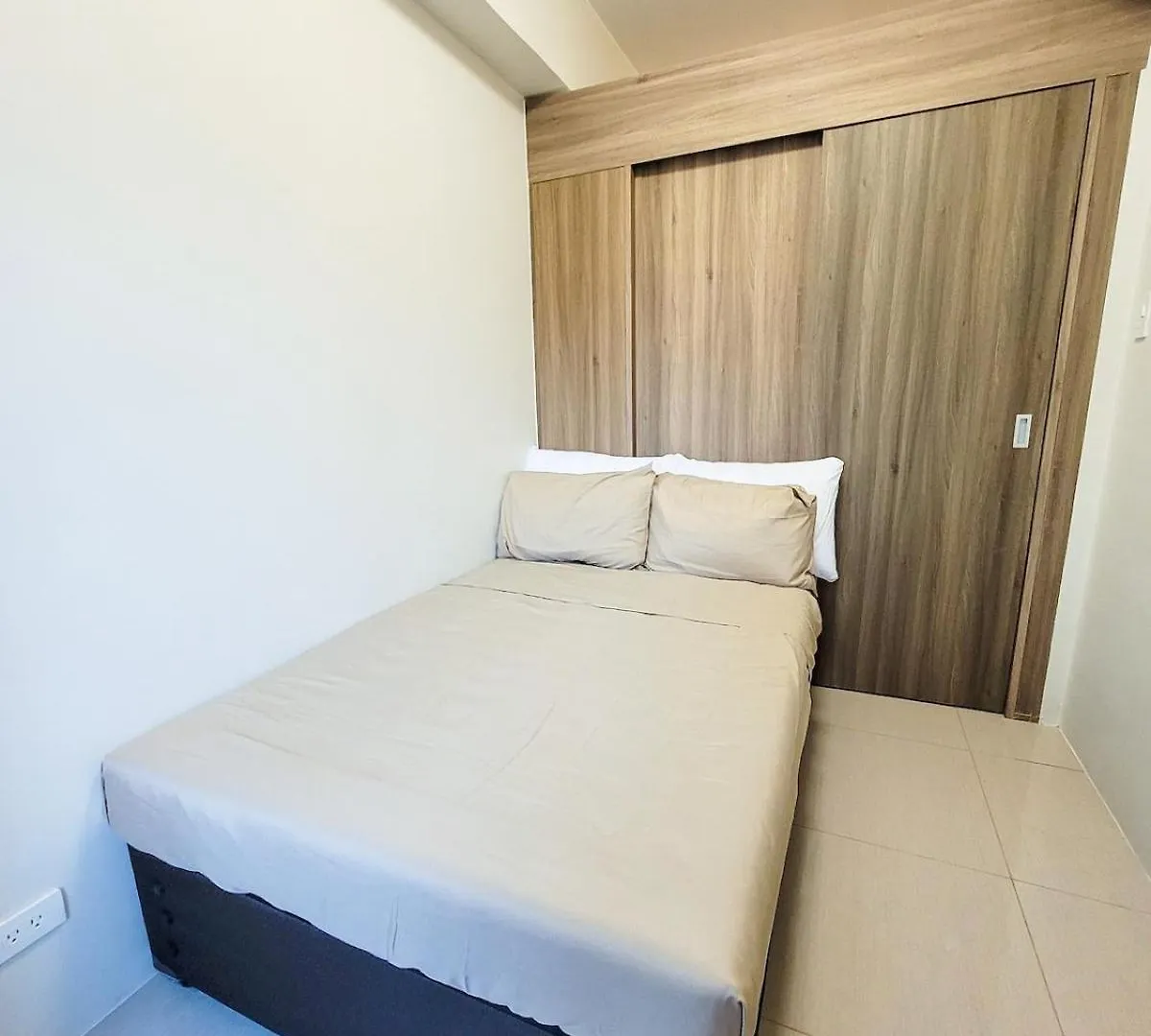An-Dy'S Point, Field Residences Manila